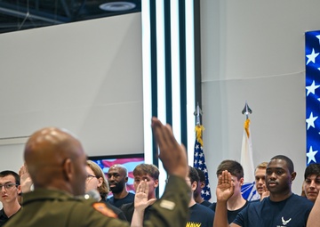 Future service members swear in at SMD Symposium