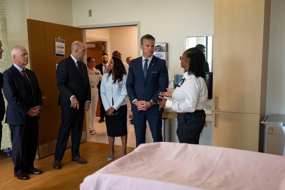 SD &amp; USD(P&amp;R) Visit WRNMMC's Newly-Renovated NICU, MICC and APU