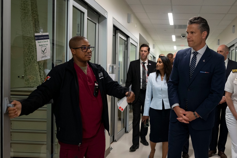 SD &amp; USD(P&amp;R) Visit WRNMMC's Newly-Renovated NICU, MICC and APU