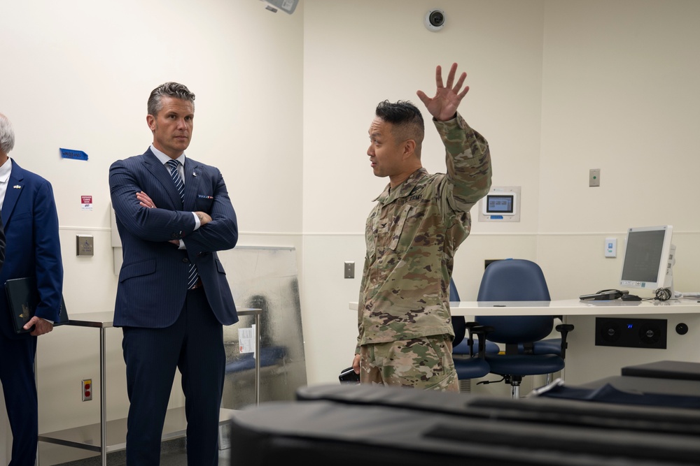 SD &amp; USD(P&amp;R) Visit WRNMMC's Newly-Renovated NICU, MICC and APU