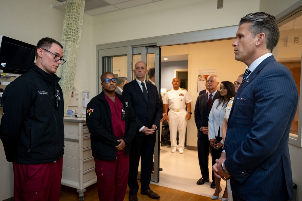 SD &amp; USD(P&amp;R) Visit WRNMMC's Newly-Renovated NICU, MICC and APU