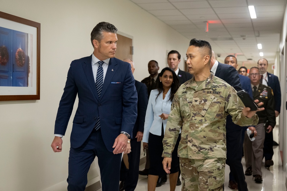 SD &amp; USD(P&amp;R) Visit WRNMMC's Newly-Renovated NICU, MICC and APU