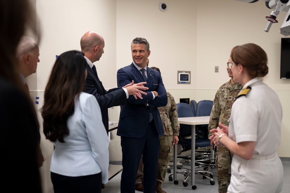 SD &amp; USD(P&amp;R) Visit WRNMMC's Newly-Renovated NICU, MICC and APU
