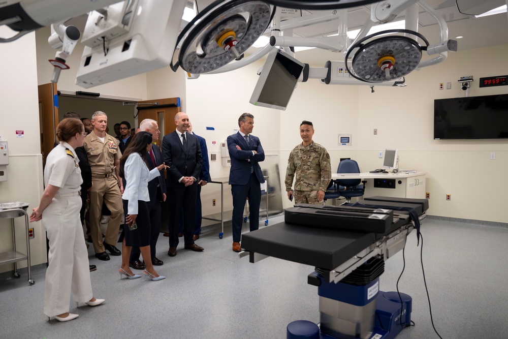 SD &amp; USD(P&amp;R) Visit WRNMMC's Newly-Renovated NICU, MICC and APU