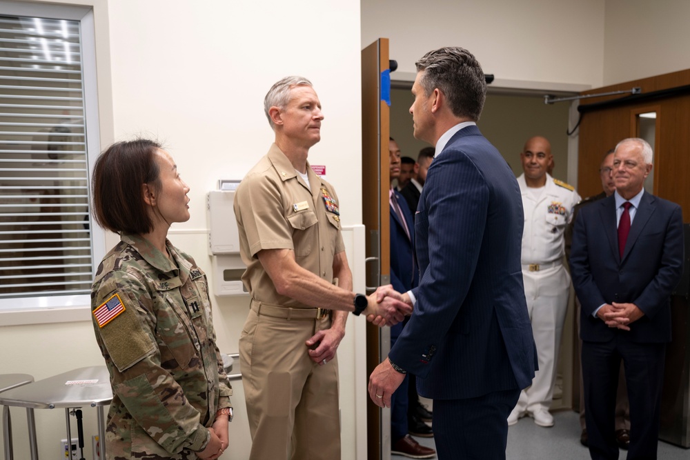 SD &amp; USD(P&amp;R) Visit WRNMMC's Newly-Renovated NICU, MICC and APU