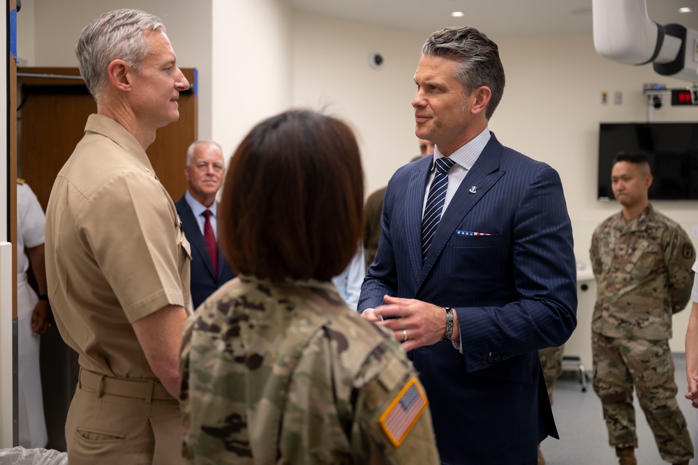 SD &amp; USD(P&amp;R) Visit WRNMMC's Newly-Renovated NICU, MICC and APU