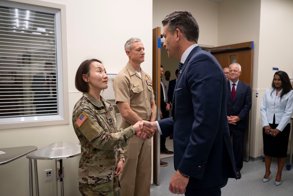 SD &amp; USD(P&amp;R) Visit WRNMMC's Newly-Renovated NICU, MICC and APU