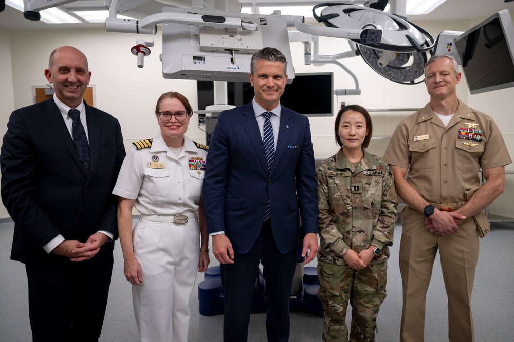 SD &amp; USD(P&amp;R) Visit WRNMMC's Newly-Renovated NICU, MICC and APU