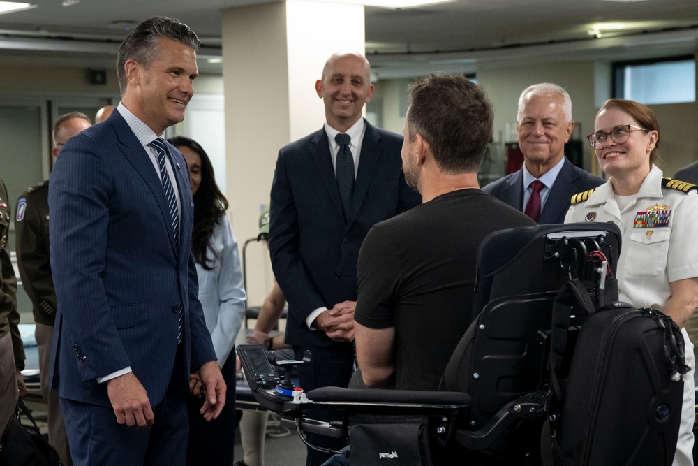 SD &amp; USD(P&amp;R) Visit WRNMMC's Newly-Renovated NICU, MICC and APU