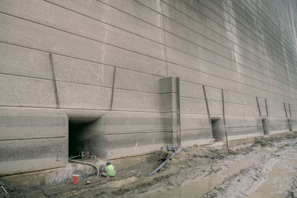 Bulkhead Maintenance at Mount Morris Dam