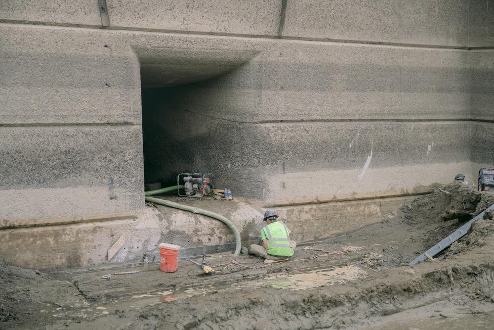 Bulkhead Maintenance at Mount Morris Dam