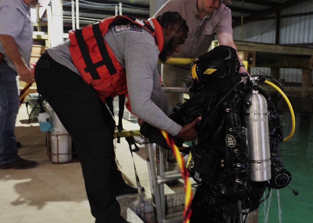 ERDC divers essential to underwater research