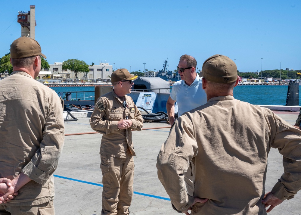 Senator Eric Schmitt and Staff visit USS Indiana (SSN 789)