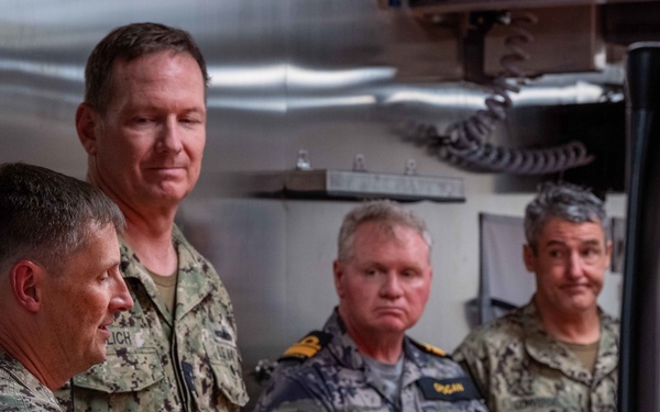 Pacific Fleet Deputy Commander and Pacific Fleet Submarine Force Commander visit USNS Henson