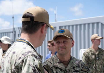 Pacific Fleet Deputy Commander and Pacific Fleet Submarine Force Commander visit USNS Henson&amp;#xA;