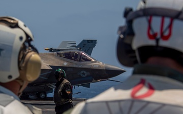Abraham Lincoln hosts 3rd Marine Aircraft Wing