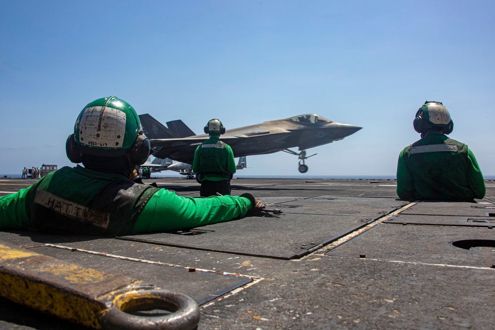 Abraham Lincoln conducts flight operations