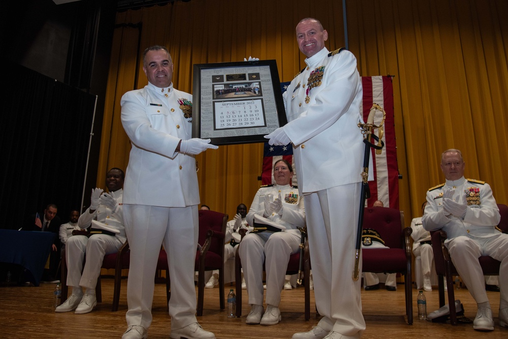 Navy Pay and Personnel Support Center changes command