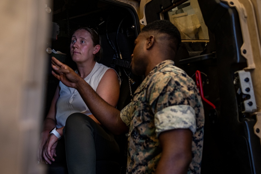 Congressional staff delegation visits 3d MLR