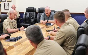 AIRLANT Force Master Chief Meets with SCW-1 Chief Selects