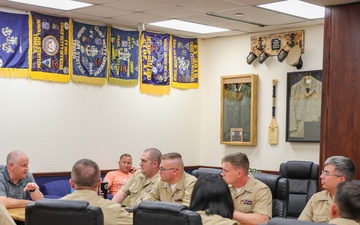 AIRLANT Force Master Chief Meets with SCW-1 Chief Selects