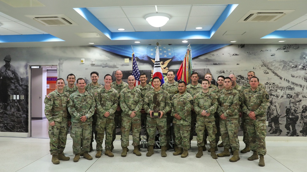 2nd Combat Aviation Brigade receives U.S. Army Exceptional Aviation award and Brig. Gen. Carl I. Hutton Memorial Award.