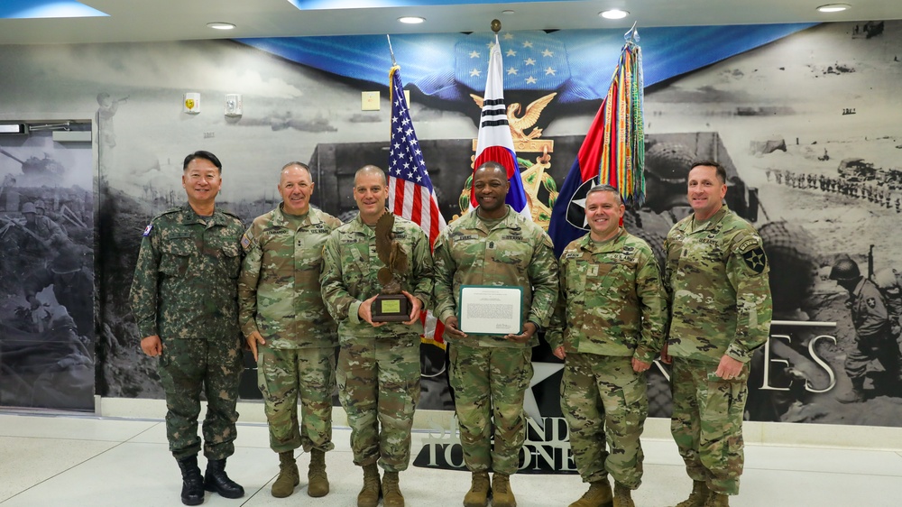 2nd Combat Aviation Brigade receives U.S. Army Exceptional Aviation award and Brig. Gen. Carl I. Hutton Memorial Award.