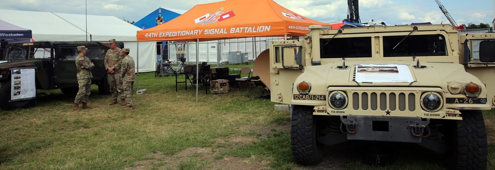 2d TSB personnel showcase Signal Capabilities at Hessen State Fair 2025 2d TSB personnel showcase Signal Capabilities at Hessen State Fair 2025