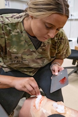 More than makeup: Surgeon Cell Soldier turns moulage art into operational readiness