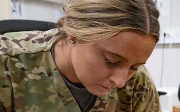 More than makeup: Surgeon Cell Soldier turns moulage art into operational readiness