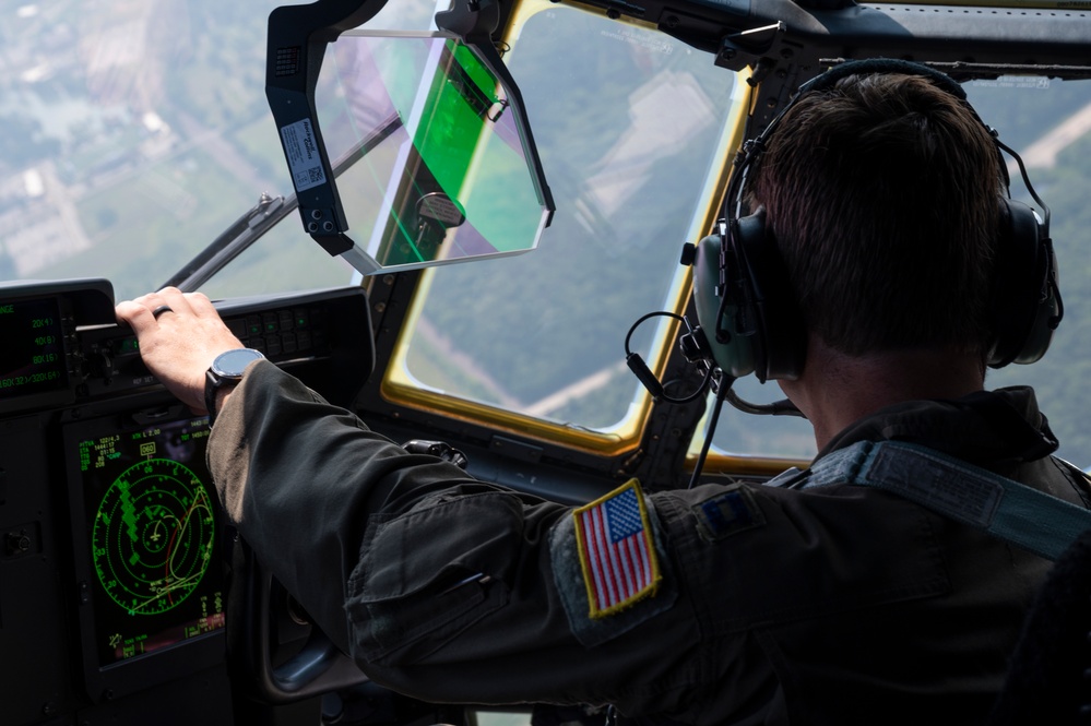 Para-Commandos parachute into the Fort Wayne Air Show