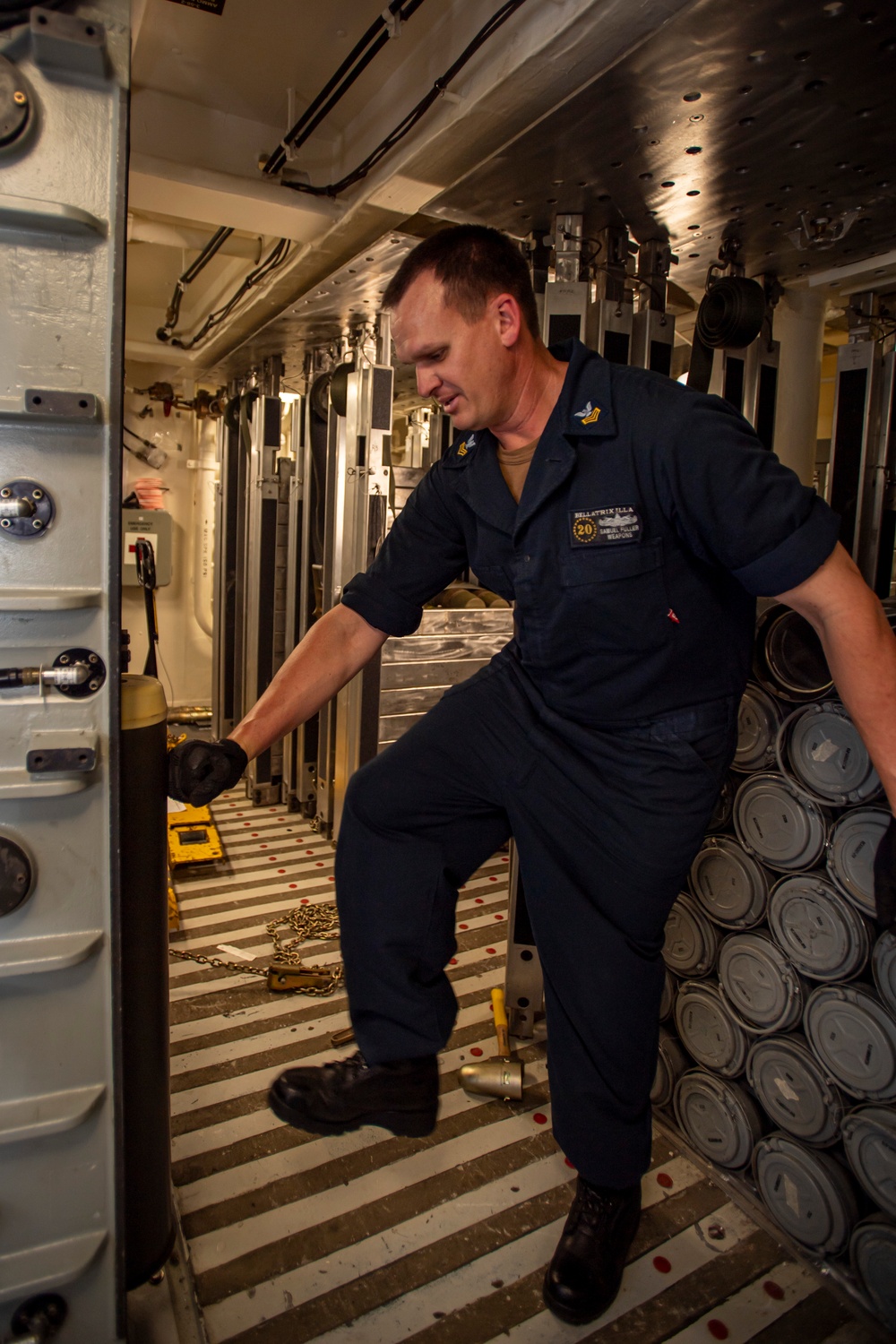 USS Higbee Conducts Reload of Mark 45 5-inch Gun