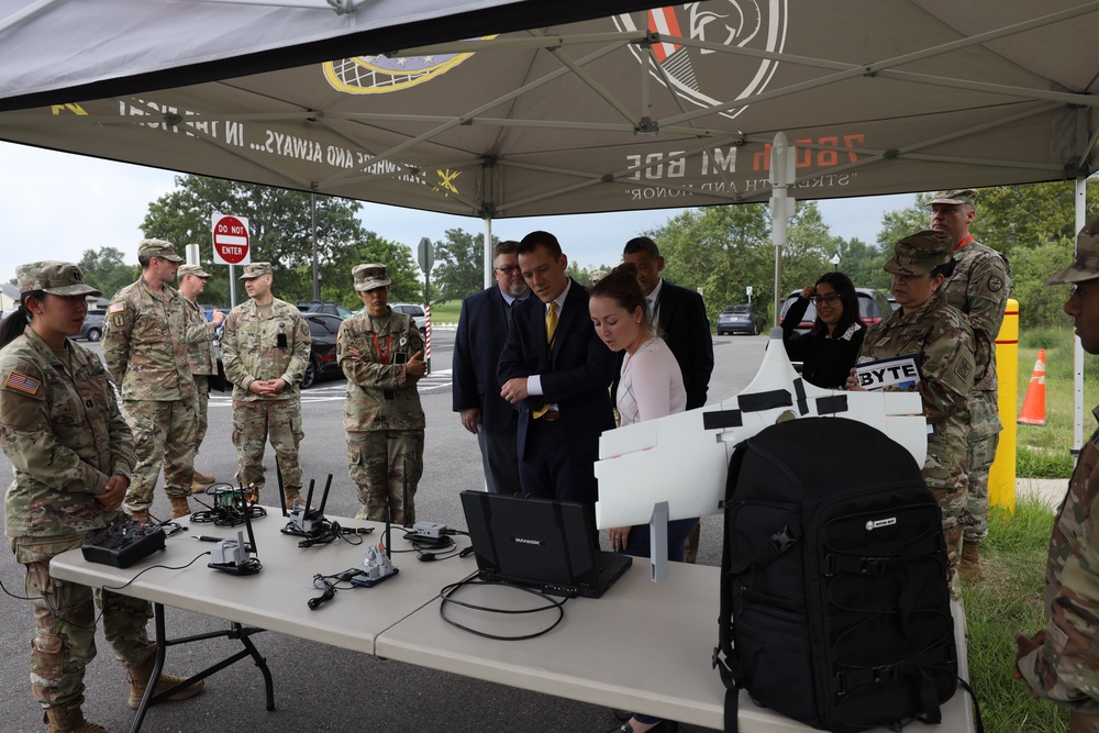 Army Principal Cyber Advisor Visits U.S. Army’s Only Offensive Cyber Operations Brigade 08