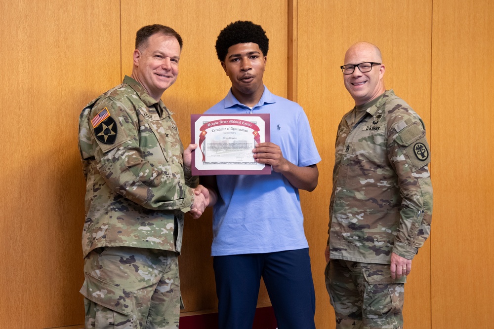 BAMC recognizes teens for volunteer service