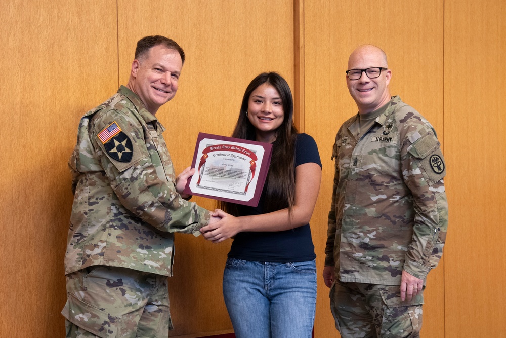BAMC recognizes teens for volunteer service