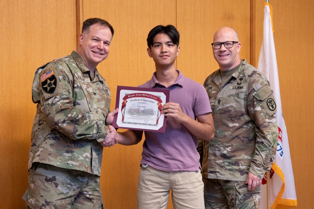 BAMC recognizes teens for volunteer service