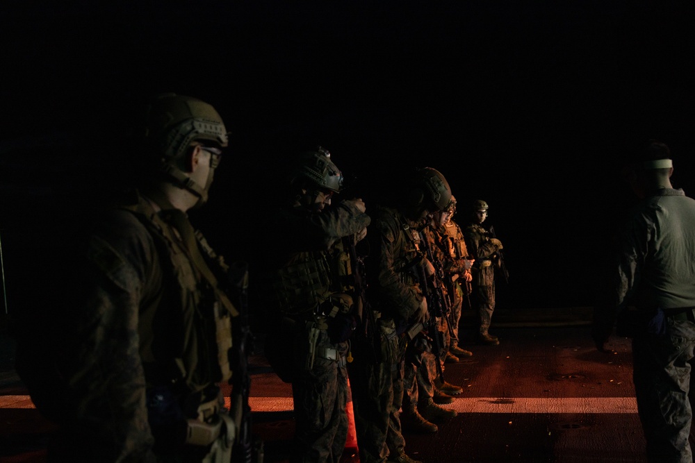 31st MEU conduct deck live-fire