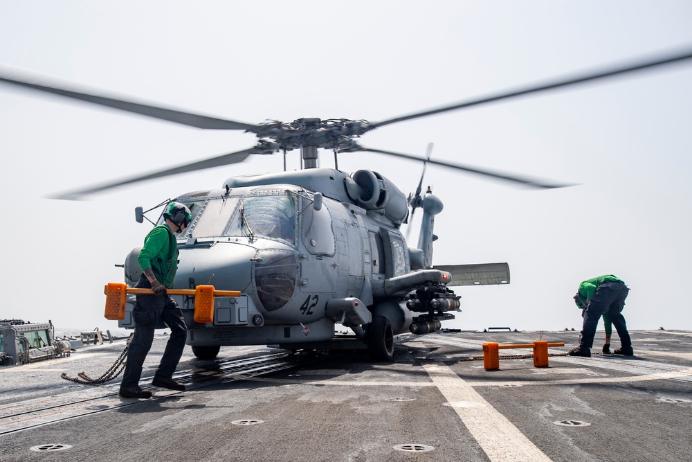 USS Higbee Conducts Flight Operations