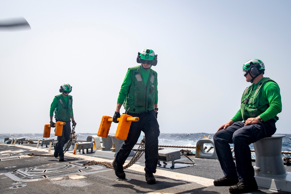 USS Higbee Conducts Flight Operations