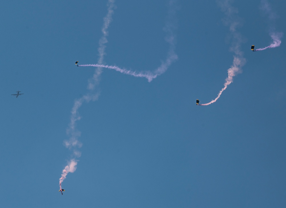 Para-Commandos parachute into 2025 Fort Wayne Air Show