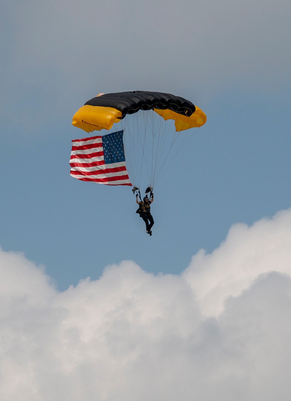 Para-Commandos parachute into 2025 Fort Wayne Air Show