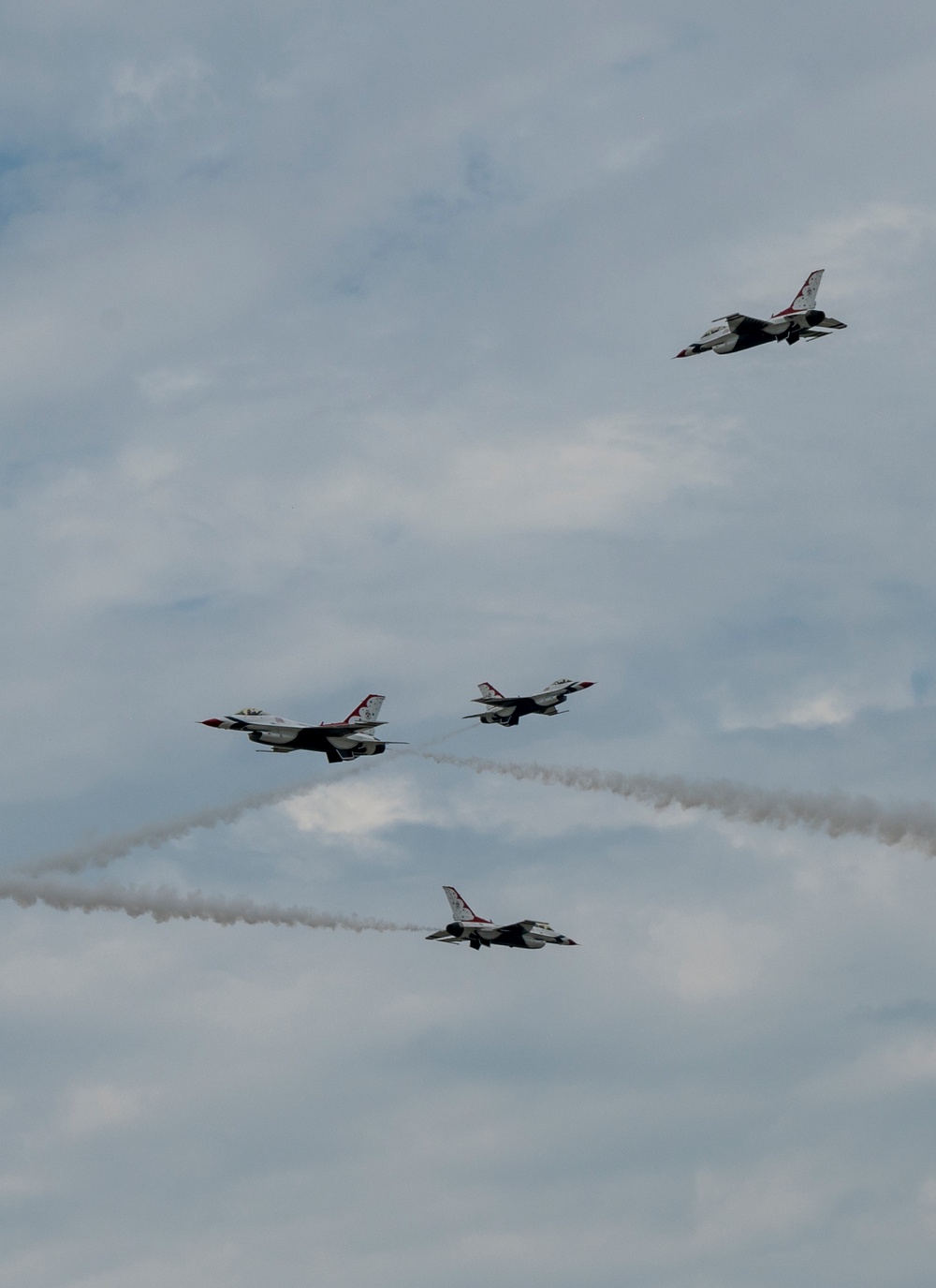 Thunderbirds take to the skies at Fort Wayne Air Show
