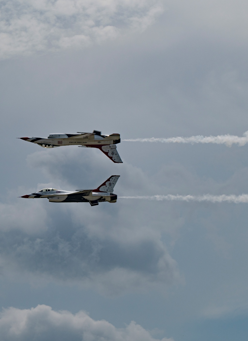 Thunderbirds take to the skies at Fort Wayne Air Show