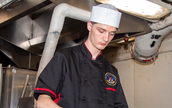 Daily operations aboard USS Carl Vinson (CVN 70)
