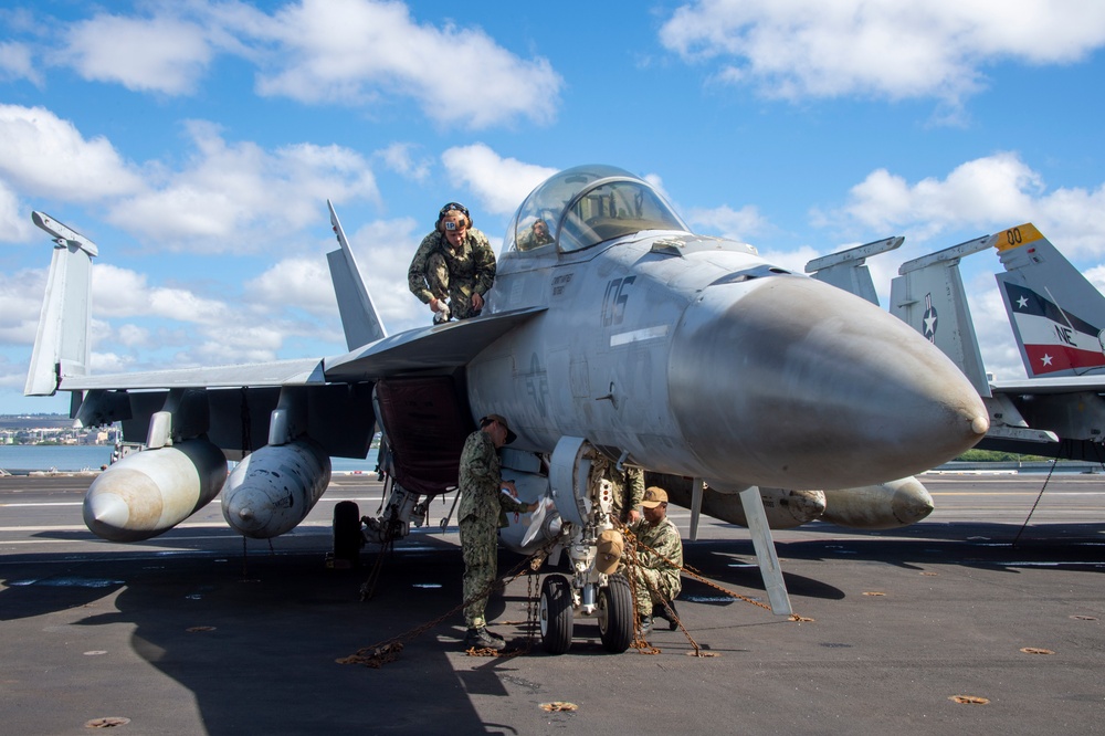Daily operations aboard USS Carl Vinson (CVN 70)