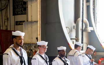 Daily operations aboard USS Carl Vinson (CVN 70)