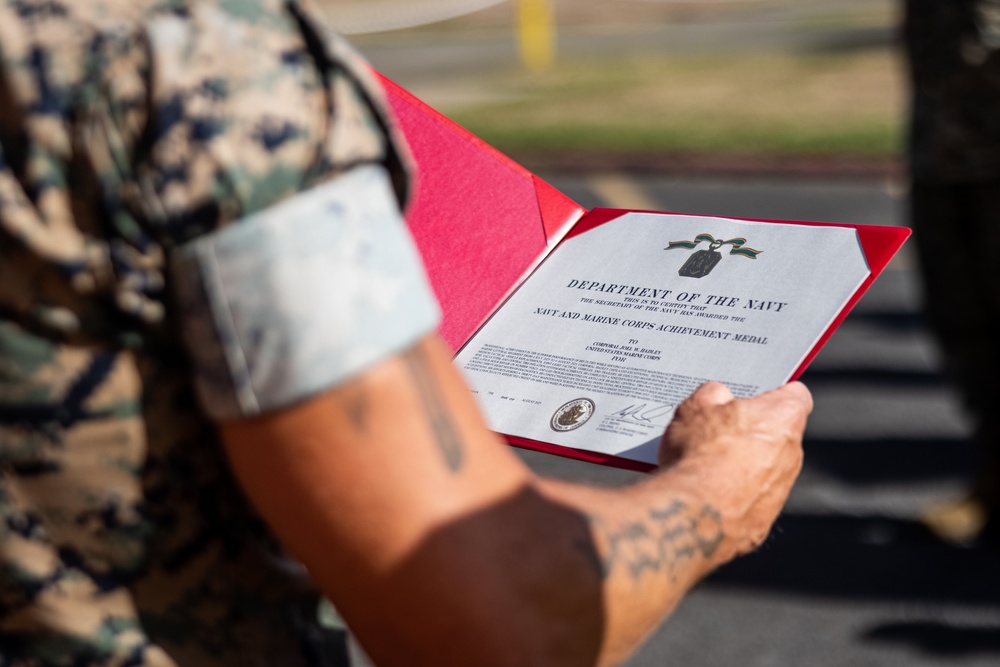 3d MLG Marines receive awards for supporting 3d MLR