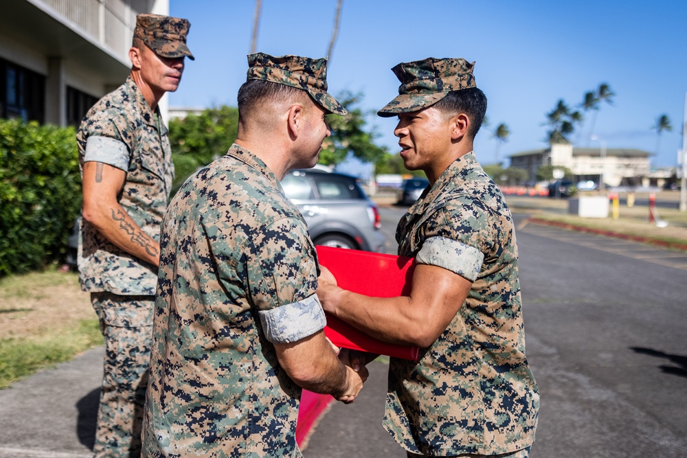 3d MLG Marines receive awards for supporting 3d MLR