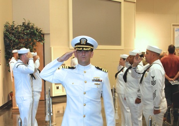 Warfare Center Undergoes Change of Charge