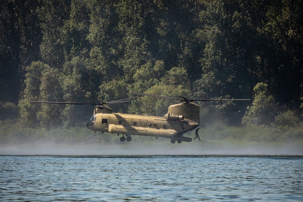 ORNG and WANG Conduct Helocast Training